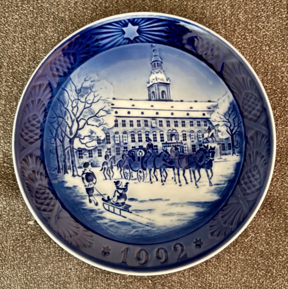1992 Royal Copenhagen Christmas Plate "The Royal Coach"